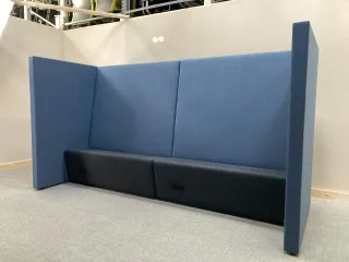 DRISAG Ply Zugbank in blau Akustikmöbel hohe Rückenlehne  8-Sitzer Steckdosen - Bild 5