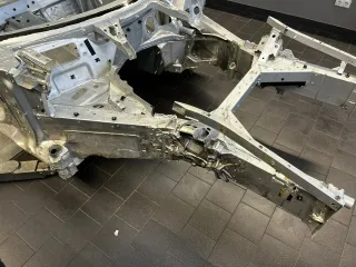 Mercedes AMG GT3 EVO Karosserie Chassis repariert wie neu Original Werk - Bild 4