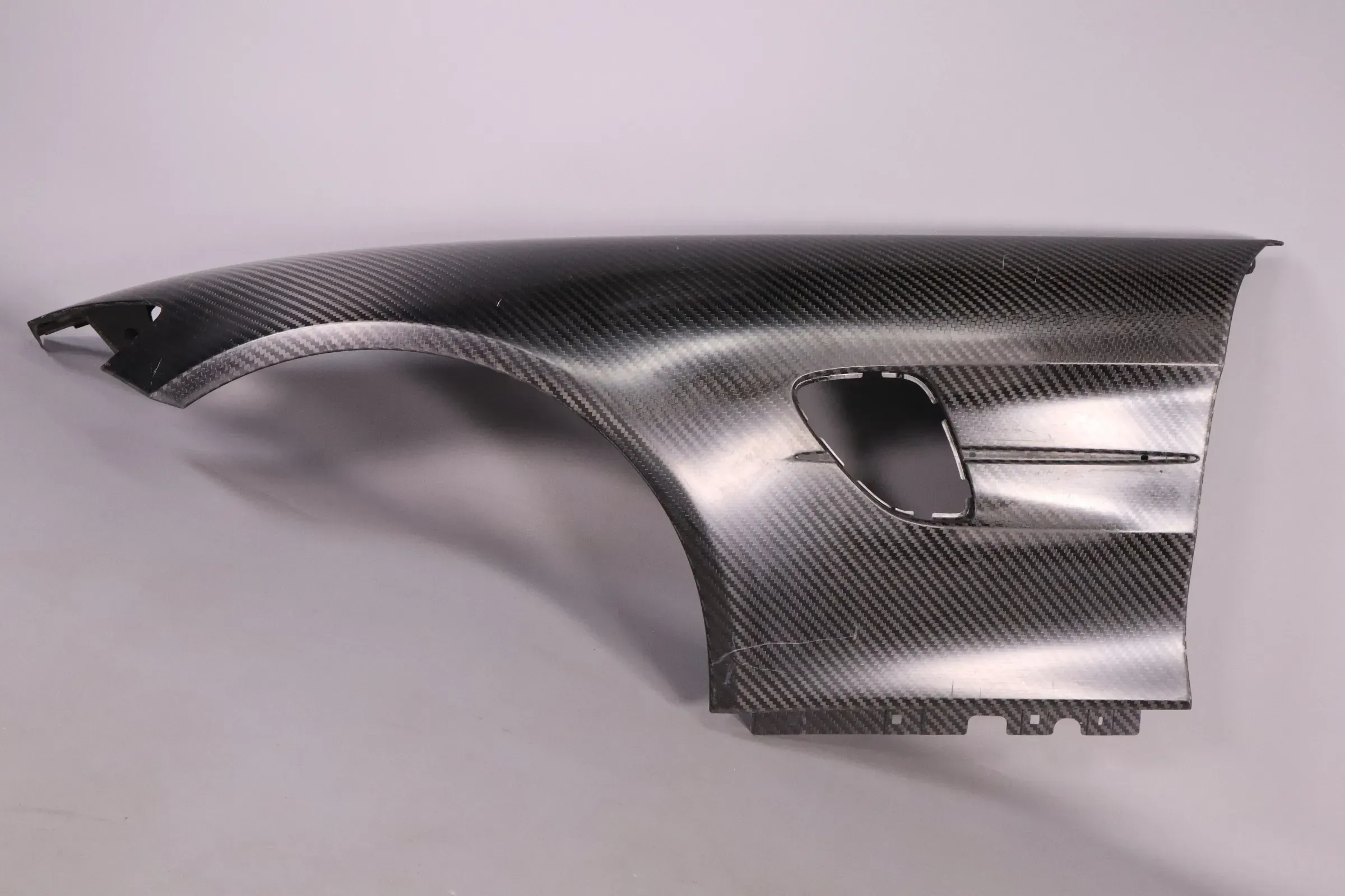 Mercedes-AMG GT4 Kotflügel links Carbon A1908816900 A1908808501 NEU Lagerspuren - Bild 1