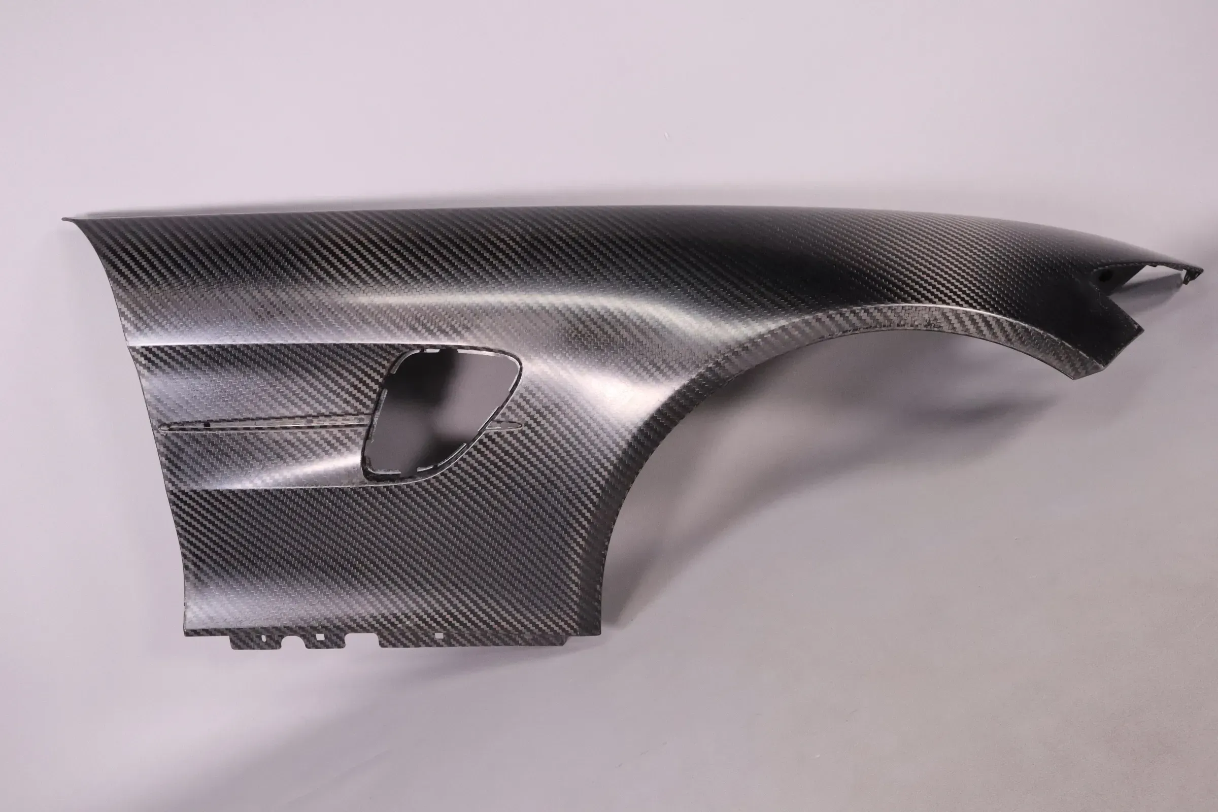 Mercedes-AMG GT4 Kotflügel rechts Carbon A1908817000 A1908808601 NEU Lagerspuren - Bild 1