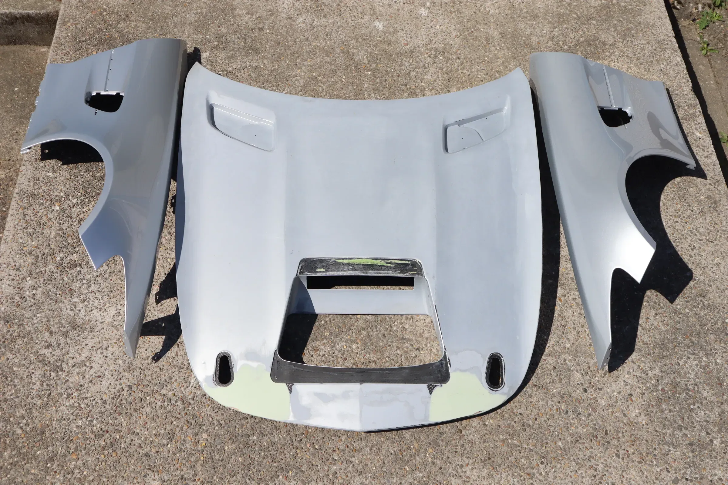 Mercedes-AMG GT4 Motorhaube Kotflügel-Set A1908808501 A1908808601 52513108000003 - Bild 1