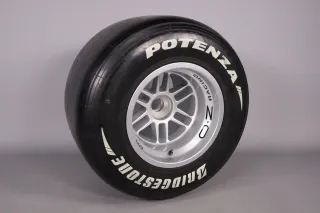 Formel 1 O.Z. Racing 13" Felge mit Bridgestone Potenza 325/45 Slick Gebraucht - Bild 2