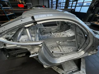 Mercedes AMG GT3 EVO Karosserie Chassis repariert wie neu Original Werk - Bild 2