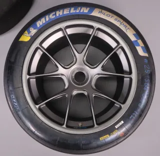 PORSCHE 991 992 GT3 CUP 18“ Komplettradsatz Michelin Slicks 9F1601017 9F1601075 gebraucht - Bild 12