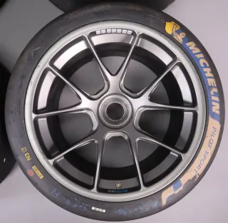 PORSCHE 991 992 GT3 CUP 18“ Komplettradsatz Michelin Slicks 9F1601017 9F1601075 gebraucht - Bild 2
