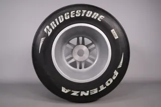 Formel 1 O.Z. Racing 13" Felge mit Bridgestone Potenza 325/45 Slick Gebraucht - Bild 4