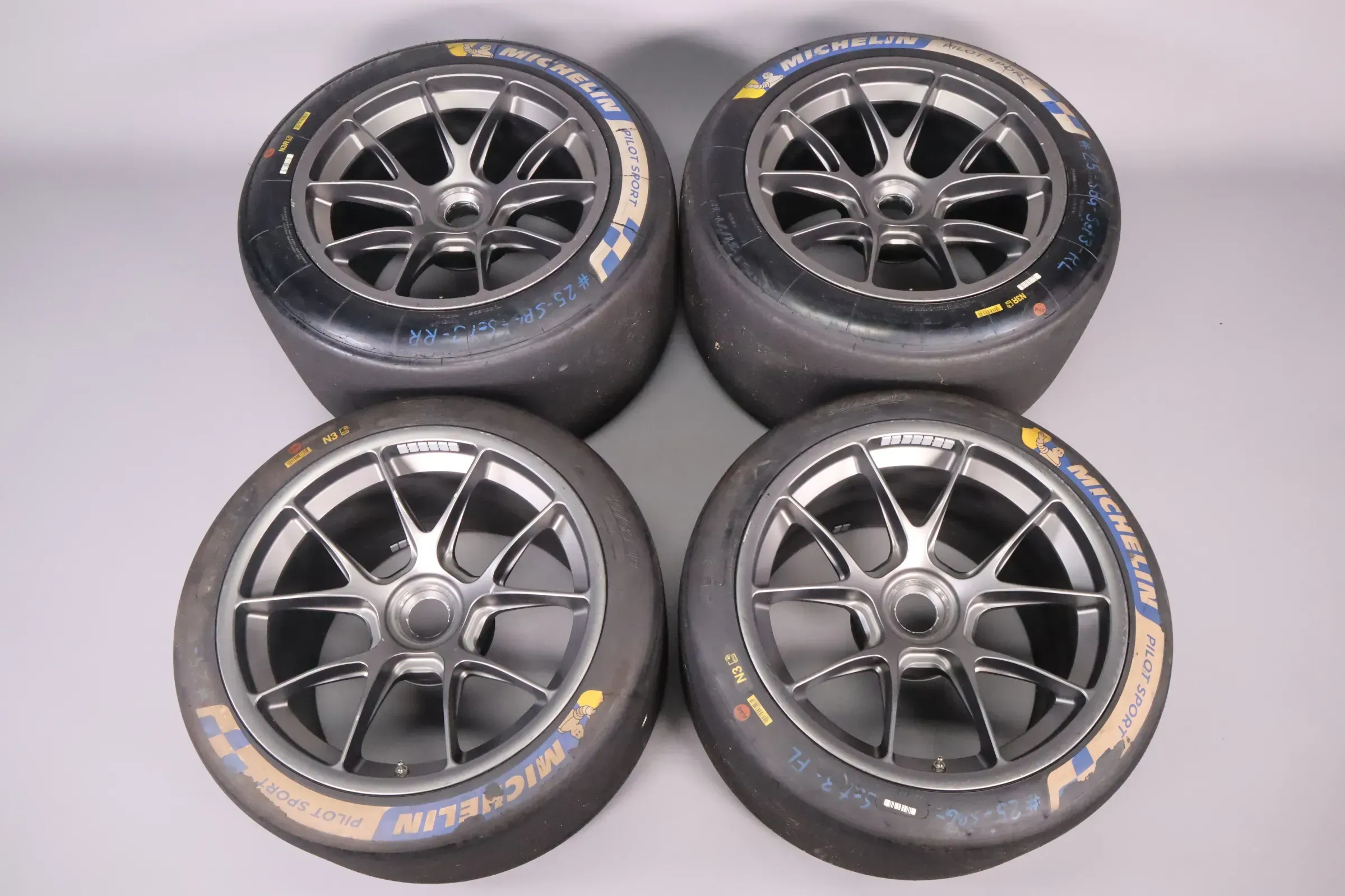 PORSCHE 991 992 GT3 CUP 18“ Komplettradsatz Michelin Slicks 9F1601017 9F1601075 gebraucht - Bild 1