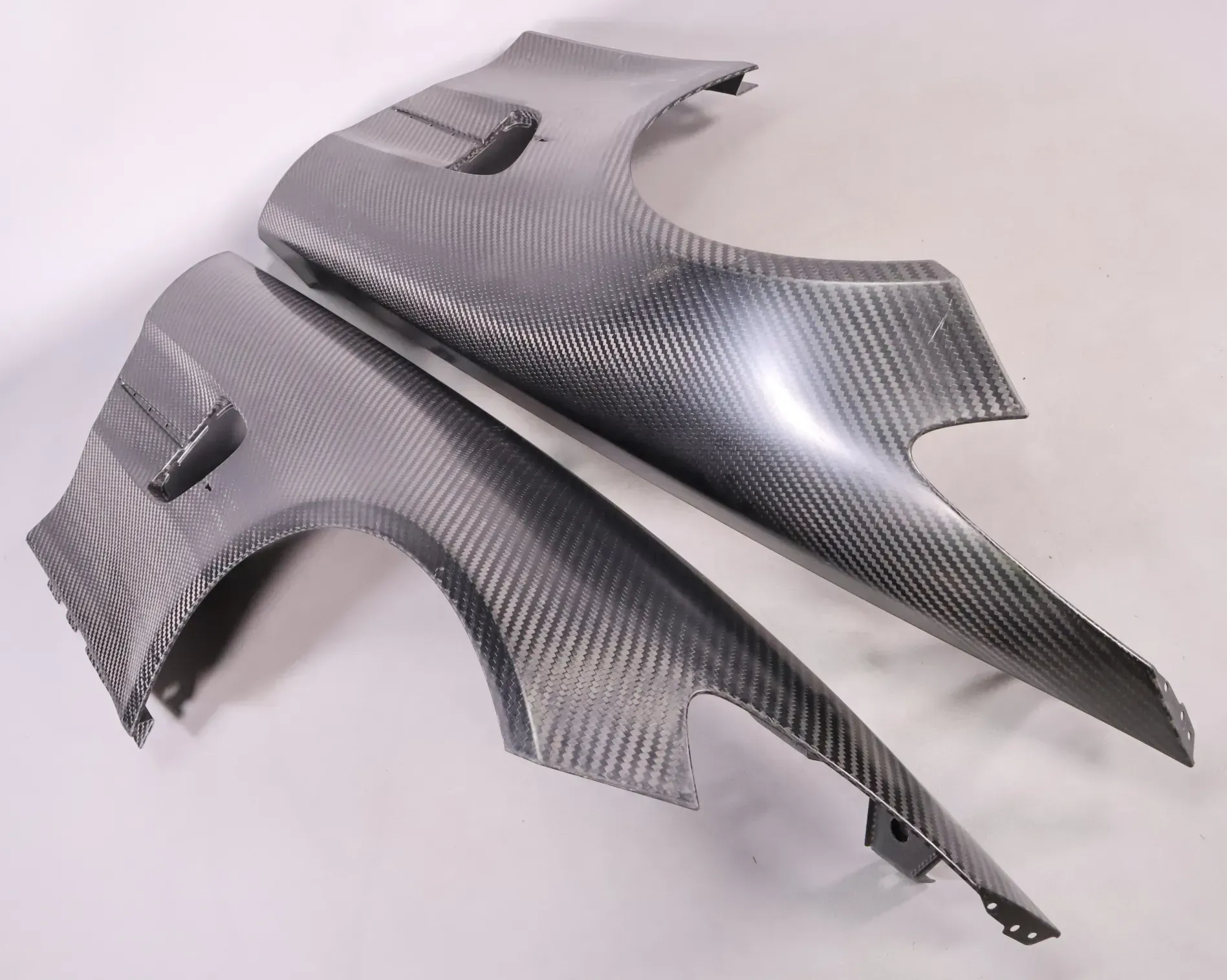 Mercedes-AMG GT4 Kotflügel links rechts Carbon A1908808501 A1908808601 NEU Lagerspuren - Bild 1