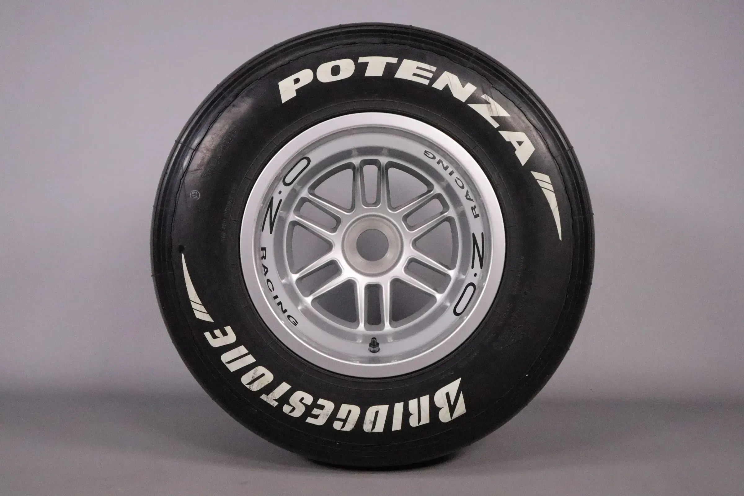 Formel 1 O.Z. Racing 13" Felge mit Bridgestone Potenza 325/45 Slick Gebraucht - Bild 1
