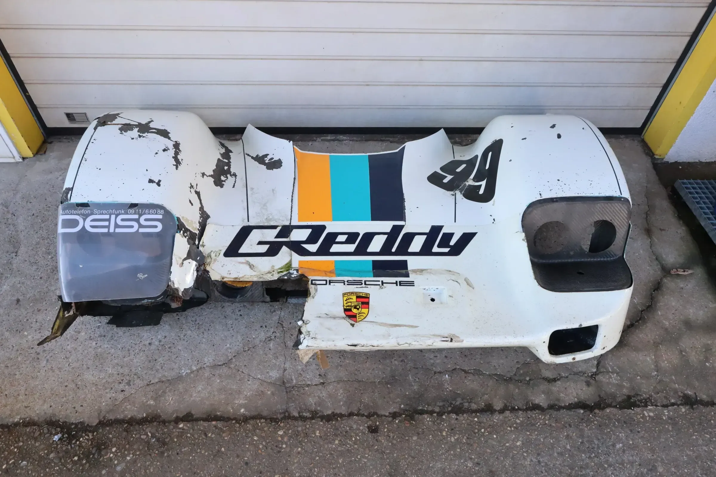 PORSCHE 962 Frontstoßstange GREDDY #99  Zustand gebraucht/gebrochen Gruppe C IMSA Le Mans - Bild 1