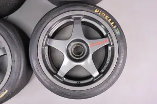 McLaren F1 GTR/F1 LM 18“Magnesiumfelgensatz OZ mit 245/645 und 325/690 Pirelli - Bild 2