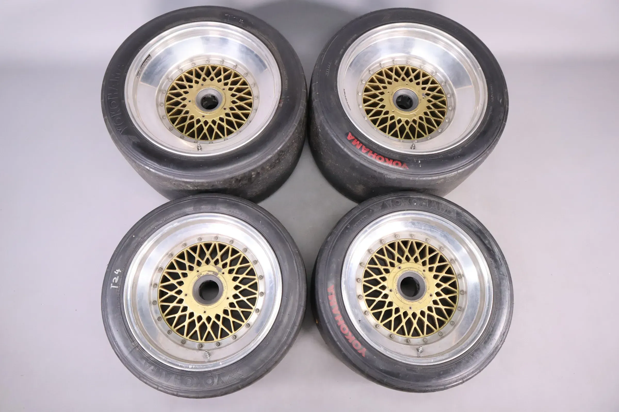 PORSCHE 956 962 BBS Komplettradsatz 95636102200 95636102400 mit Yokohama - Bild 1