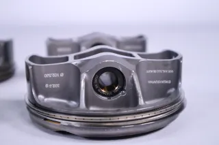 Porsche 997 GT3R Kolben Set mit Bolzen/Ringen 9971030389B Gebraucht Laufzeit 16h - Bild 10