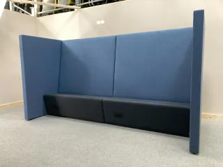 DRISAG Ply Zugbank in blau Akustikmöbel hohe Rückenlehne  8-Sitzer Steckdosen - Bild 6